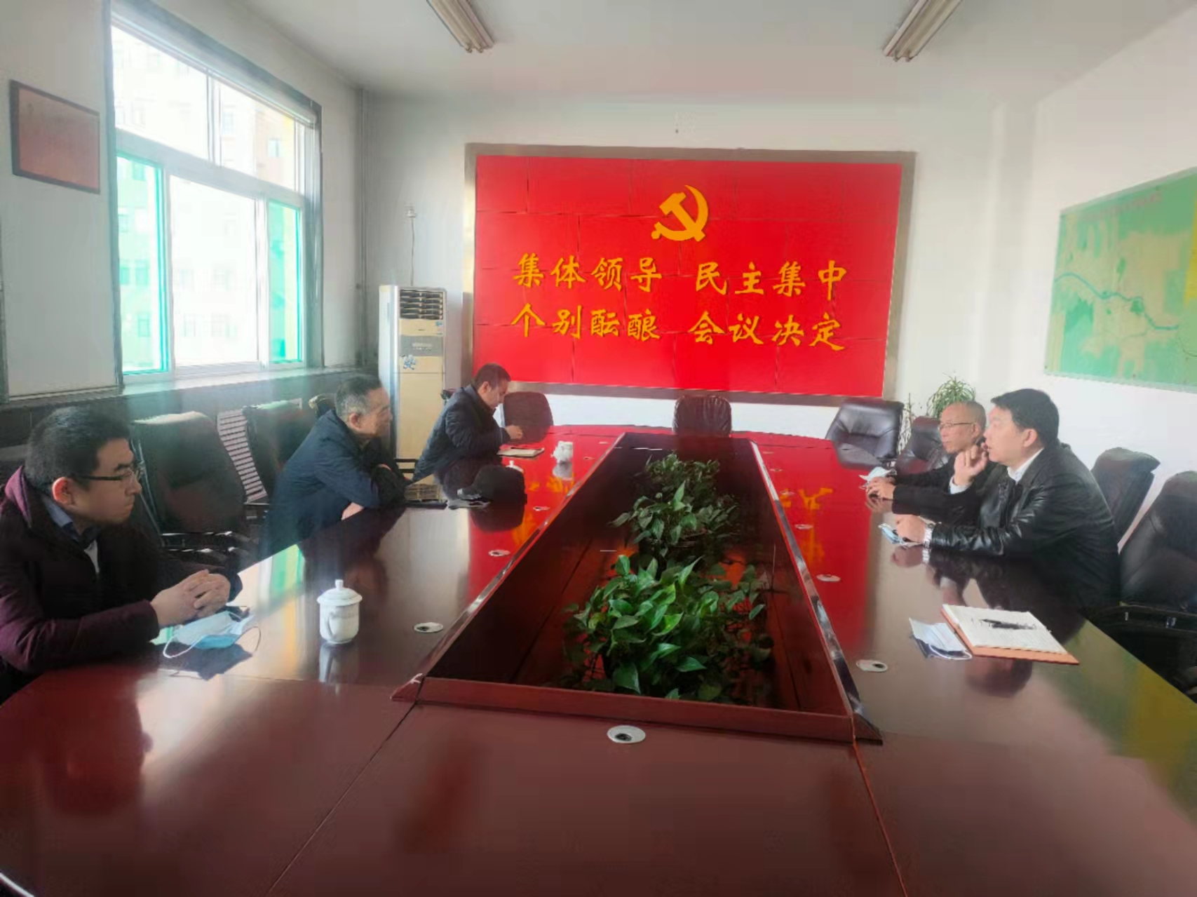 常悟江帶隊到陽泉市公共交通有限責任公司對疫情防控措施落實情況進行督導檢查